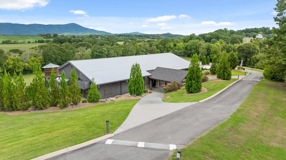1020 Thomas Road Benton, TN 37307