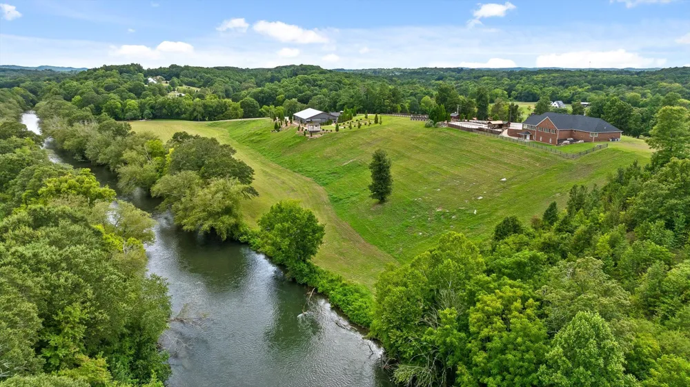 1020 Thomas Road Benton, TN 37307