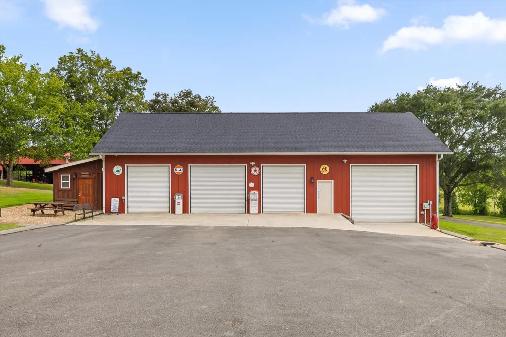1020 Thomas Road Benton, TN 37307