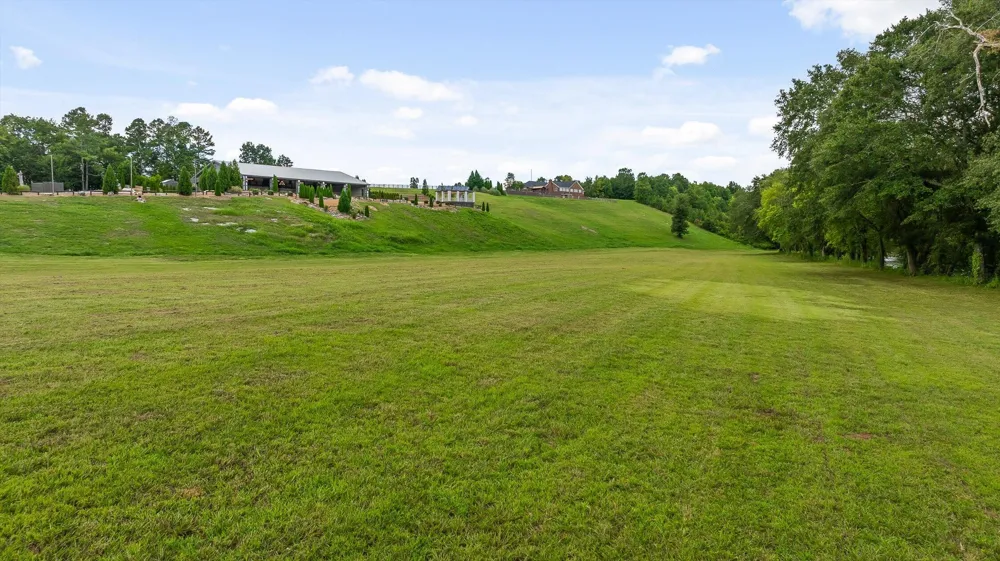 1020 Thomas Road Benton, TN 37307