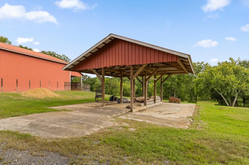 1020 Thomas Road Benton, TN 37307