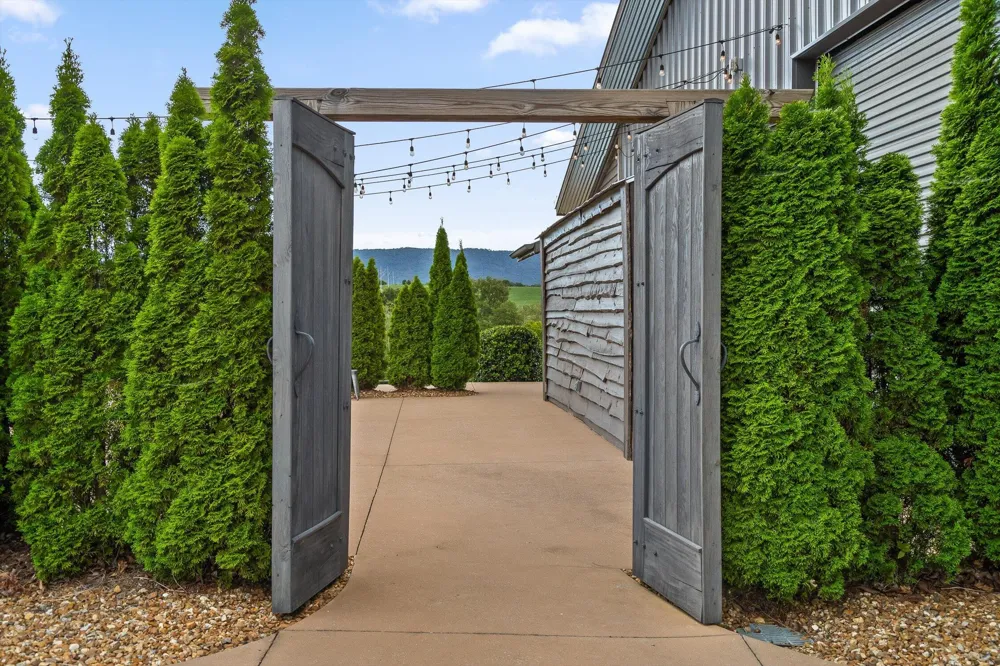 1020 Thomas Road Benton, TN 37307