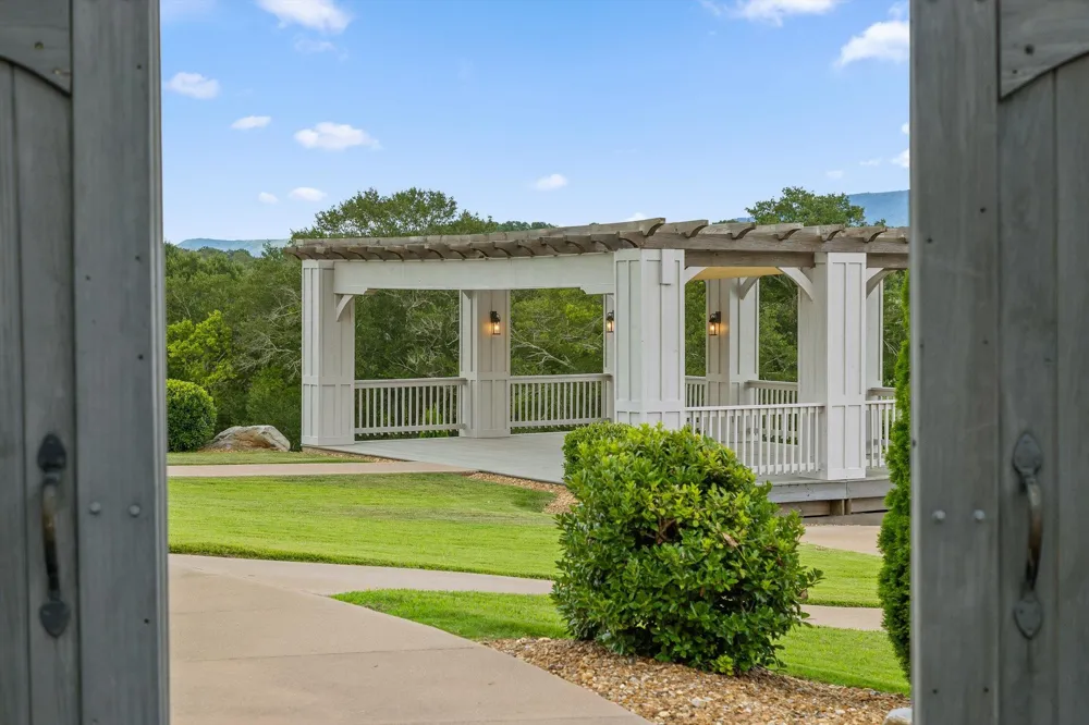 1020 Thomas Road Benton, TN 37307