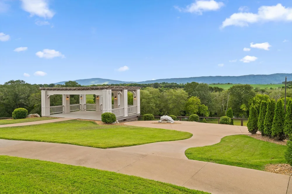 1020 Thomas Road Benton, TN 37307