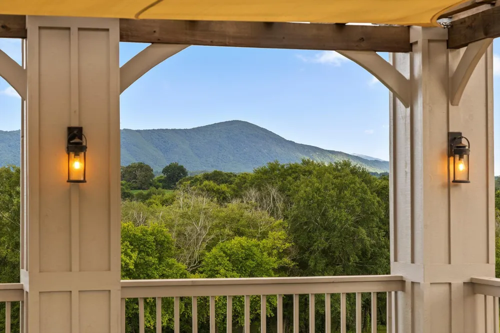 1020 Thomas Road Benton, TN 37307