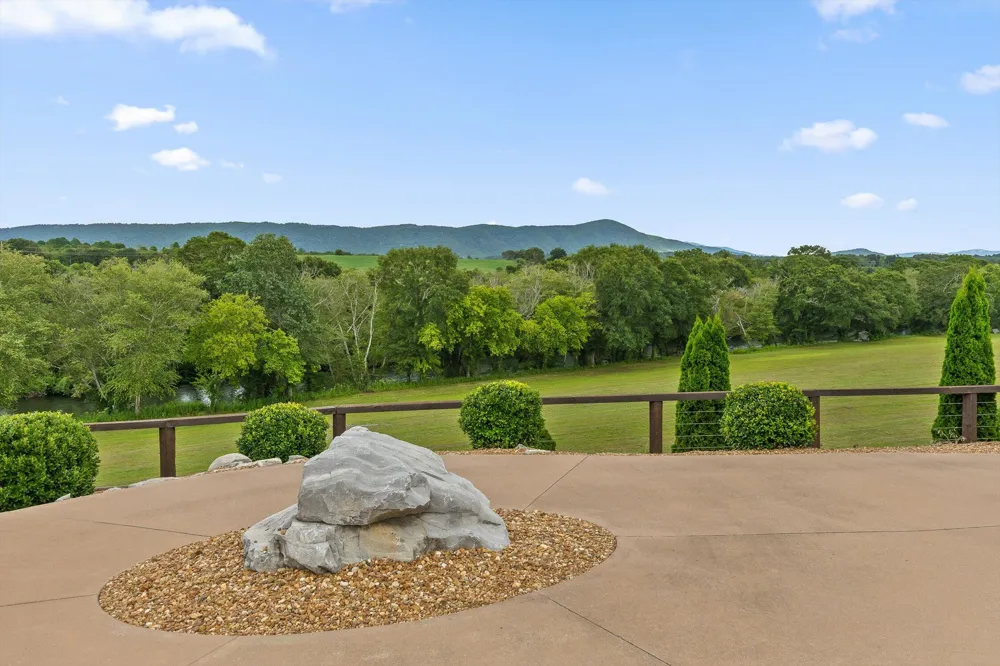 1020 Thomas Road Benton, TN 37307