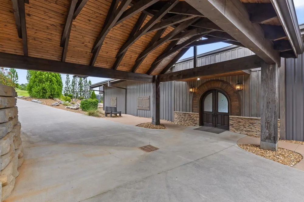 1020 Thomas Road Benton, TN 37307