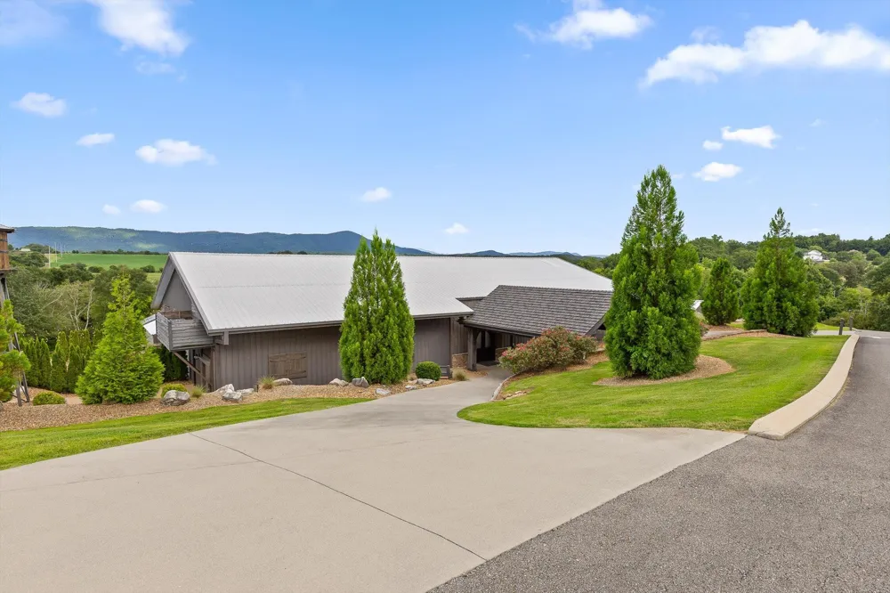 1020 Thomas Road Benton, TN 37307
