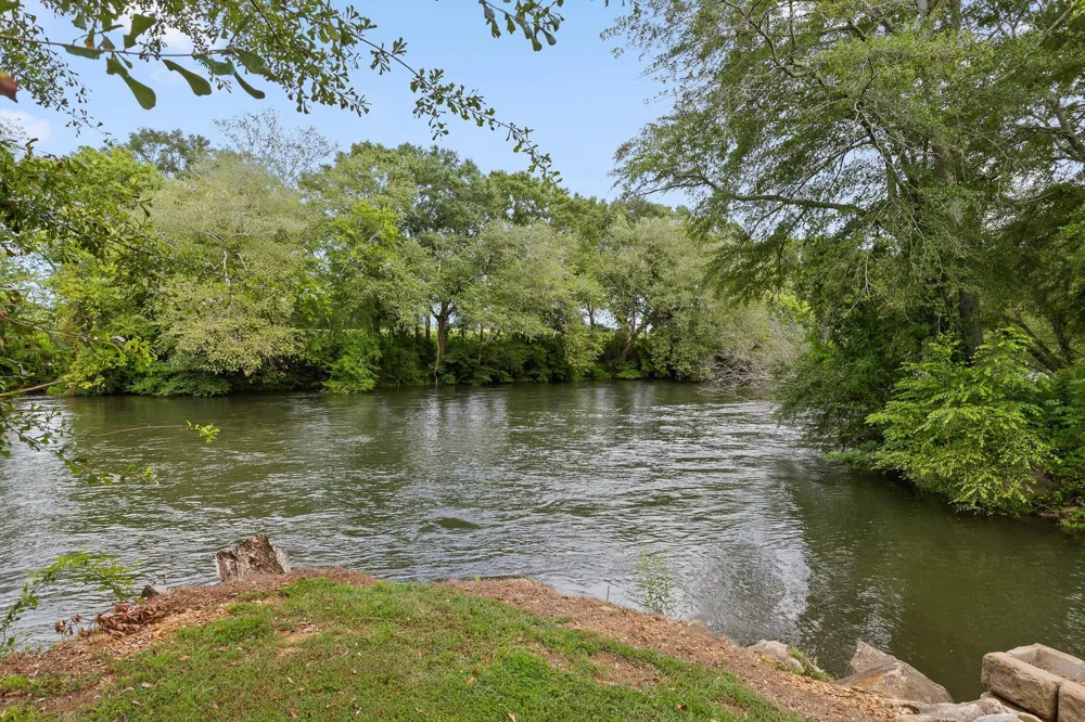 1020 Thomas Road Benton, TN 37307