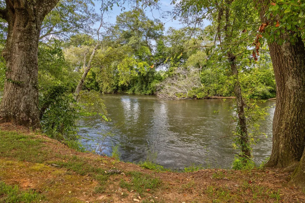 1020 Thomas Road Benton, TN 37307