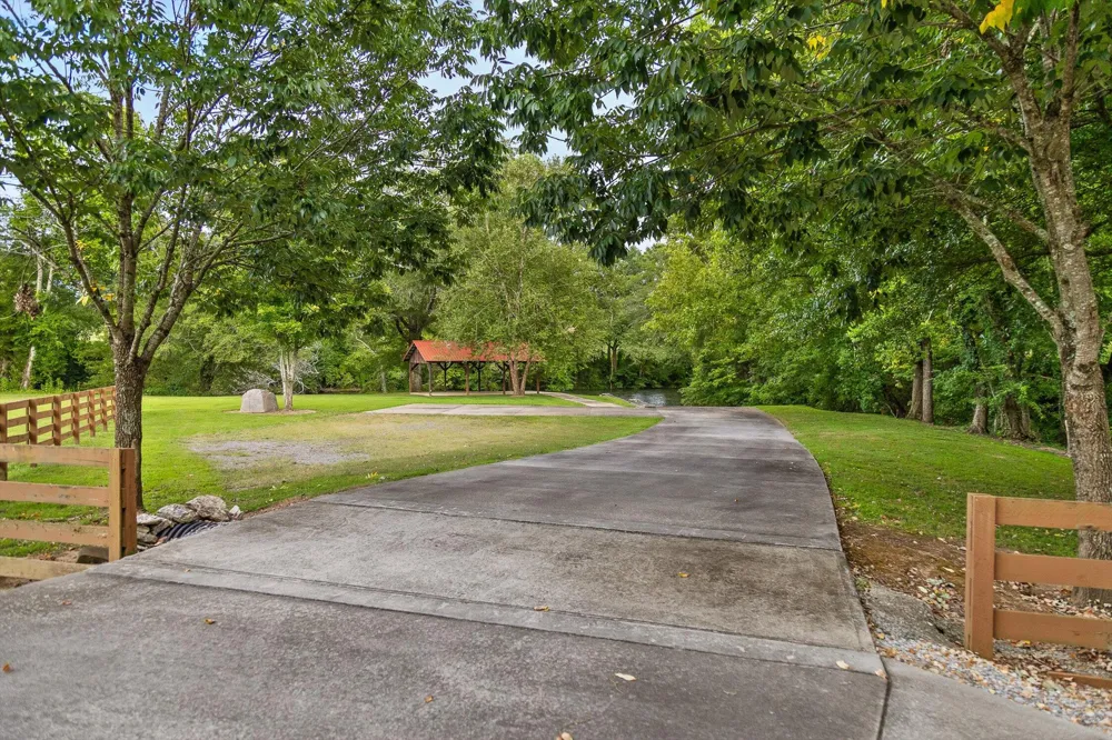 1020 Thomas Road Benton, TN 37307