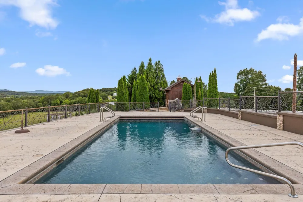 1020 Thomas Road Benton, TN 37307