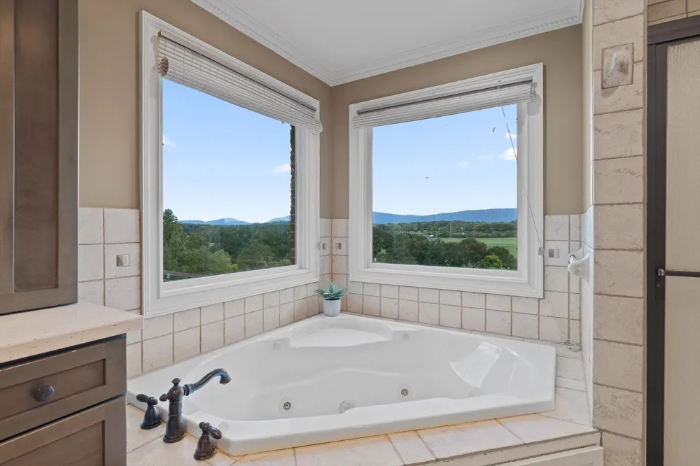 1020 Thomas Road Benton, TN 37307