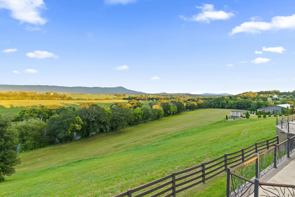1020 Thomas Road Benton, TN 37307