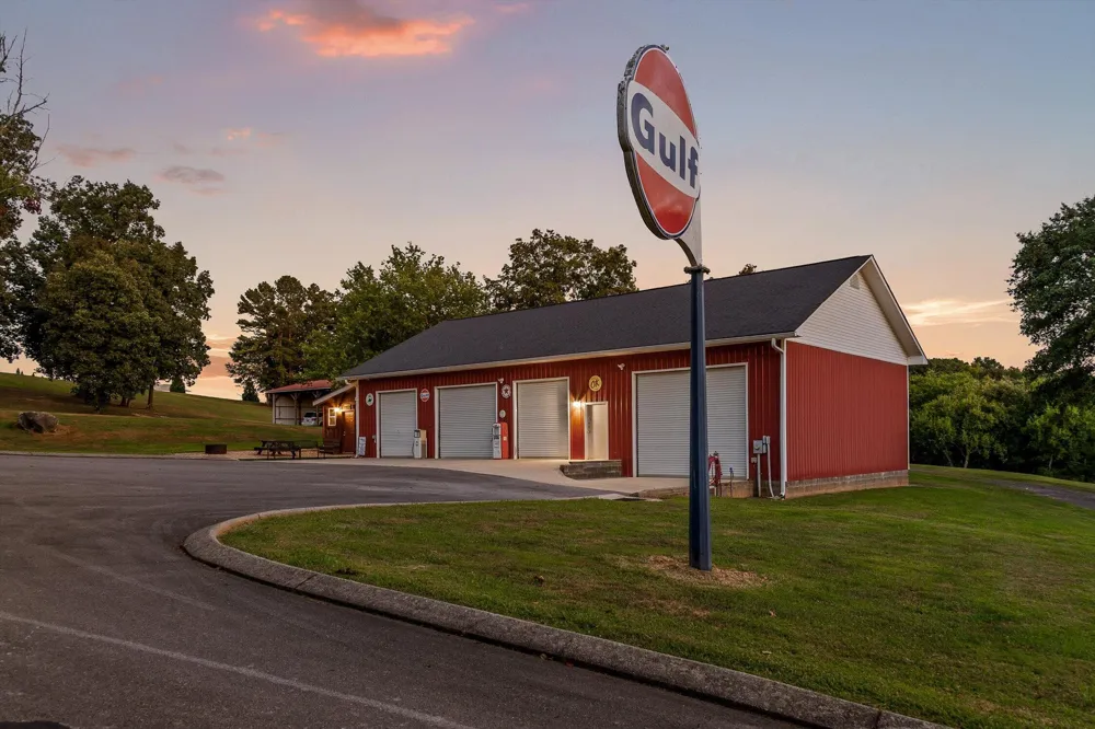 1020 Thomas Road Benton, TN 37307