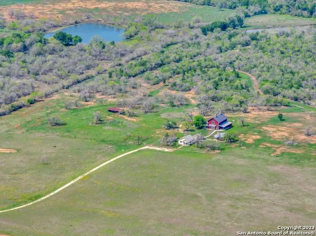 16547 E GABLE RD St Hedwig, TX 78152