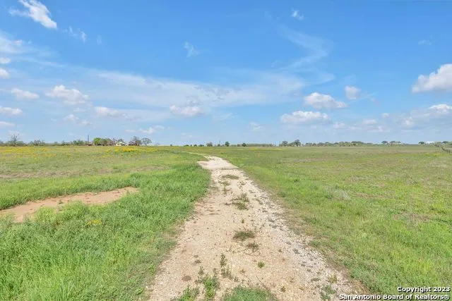 16547 E GABLE RD St Hedwig, TX 78152
