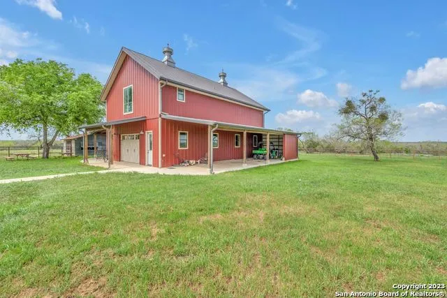 16547 E GABLE RD St Hedwig, TX 78152