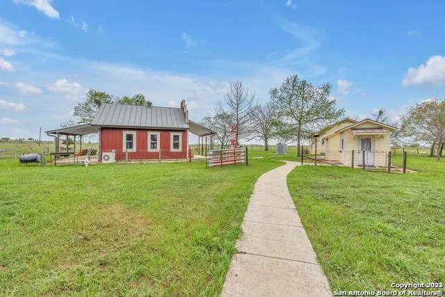 16547 E GABLE RD St Hedwig, TX 78152