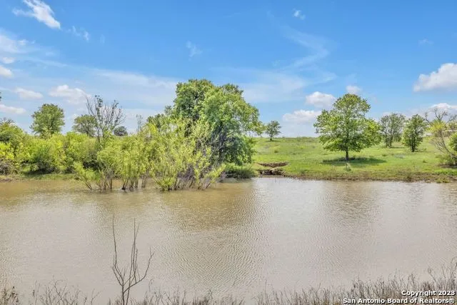 16547 E GABLE RD St Hedwig, TX 78152