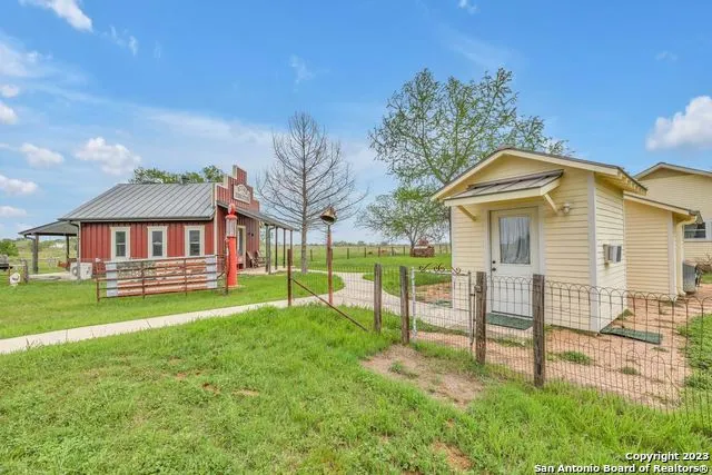 16547 E GABLE RD St Hedwig, TX 78152