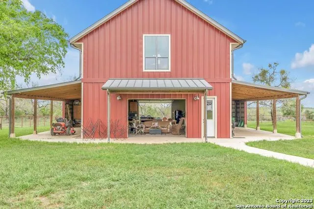 16547 E GABLE RD St Hedwig, TX 78152