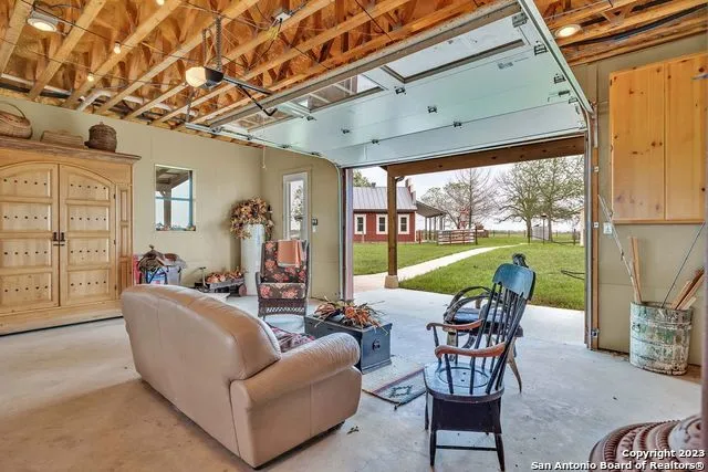 16547 E GABLE RD St Hedwig, TX 78152