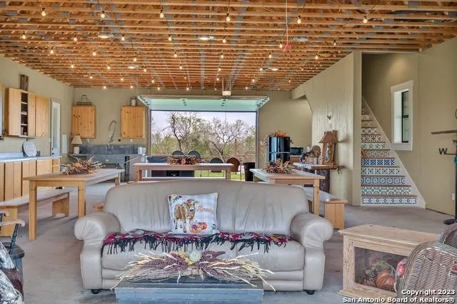 16547 E GABLE RD St Hedwig, TX 78152