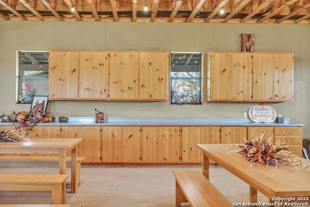 16547 E GABLE RD St Hedwig, TX 78152