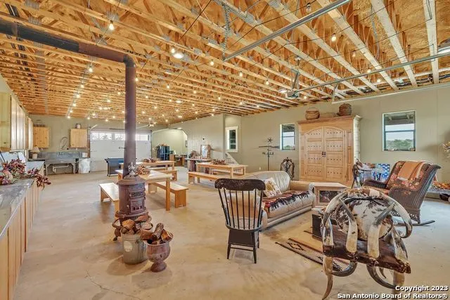 16547 E GABLE RD St Hedwig, TX 78152
