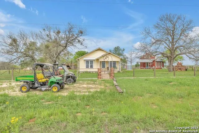 16547 E GABLE RD St Hedwig, TX 78152