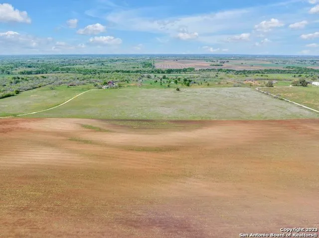 16547 E GABLE RD St Hedwig, TX 78152