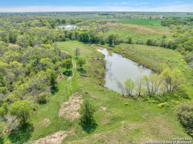 16547 E GABLE RD St Hedwig, TX 78152