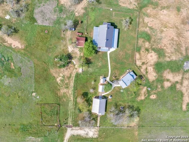 16547 E GABLE RD St Hedwig, TX 78152