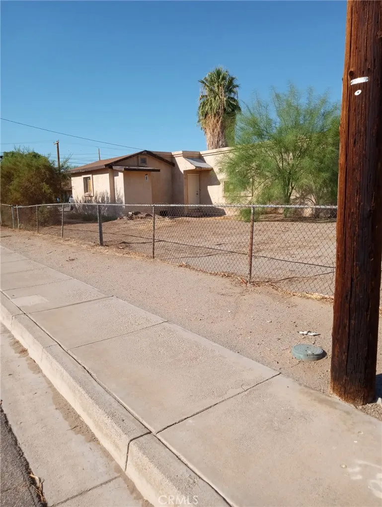 208 Race Street Needles, CA 92363