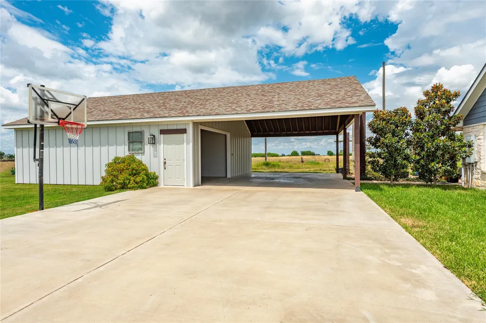 4288 Fm 2546 Road El Campo, TX 77437