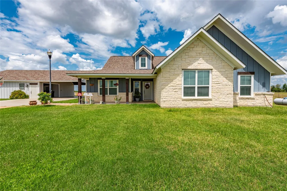 4288 Fm 2546 Road El Campo, TX 77437