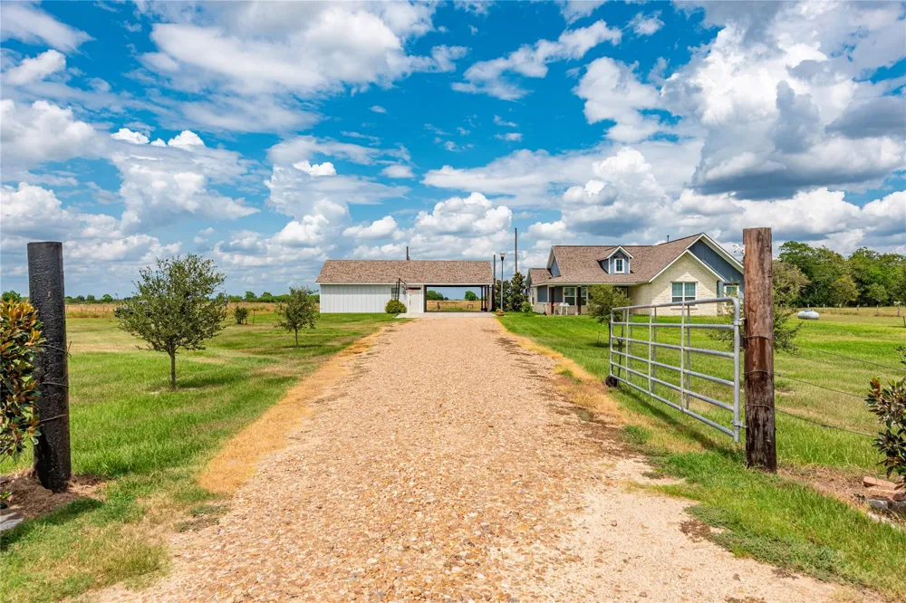 4288 Fm 2546 Road El Campo, TX 77437
