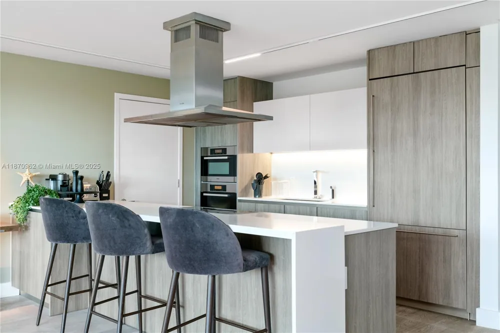 360 Ocean Dr #305S Key Biscayne, FL 33149