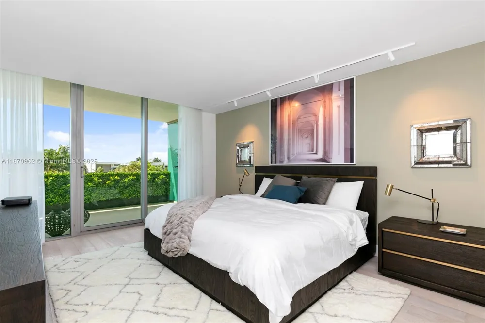 360 Ocean Dr #305S Key Biscayne, FL 33149