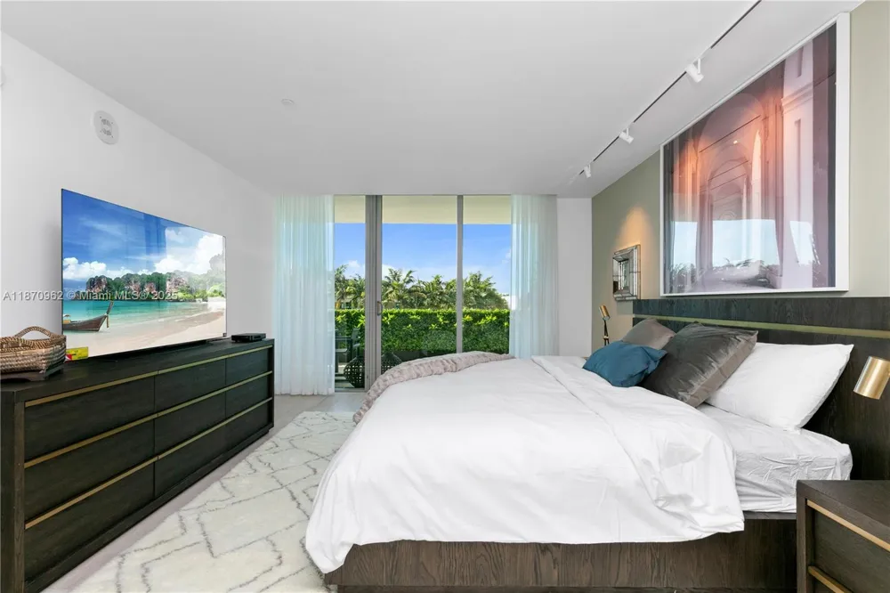 360 Ocean Dr #305S Key Biscayne, FL 33149