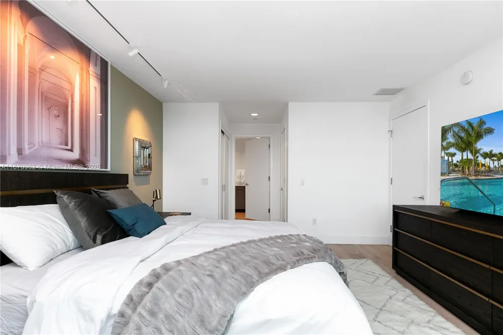 360 Ocean Dr #305S Key Biscayne, FL 33149