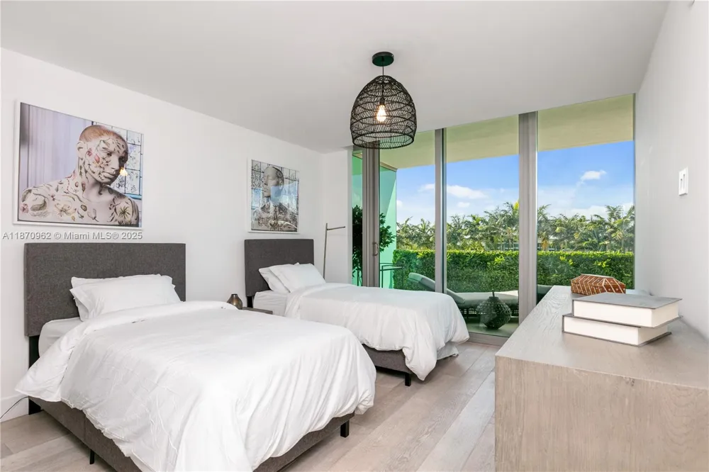360 Ocean Dr #305S Key Biscayne, FL 33149