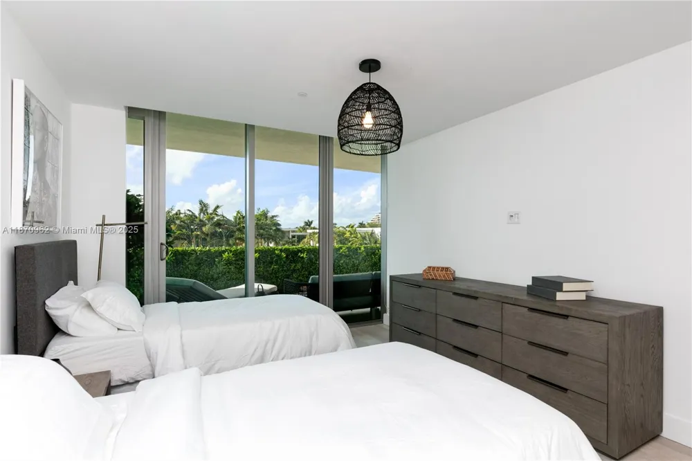 360 Ocean Dr #305S Key Biscayne, FL 33149