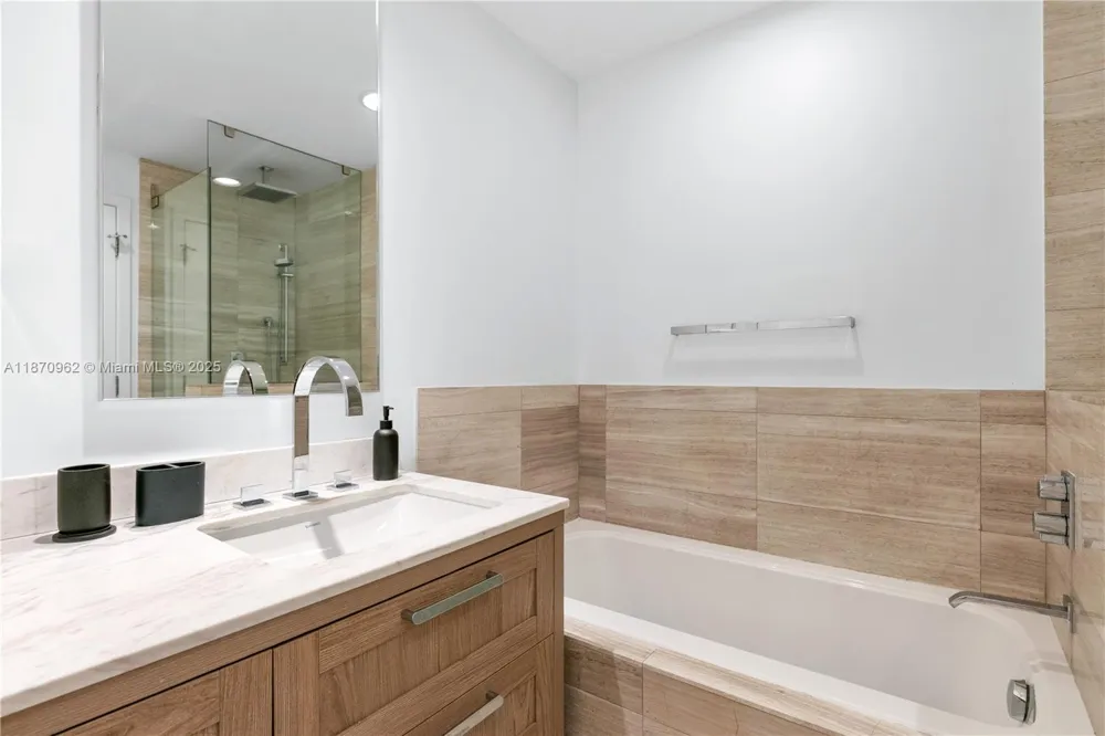 360 Ocean Dr #305S Key Biscayne, FL 33149