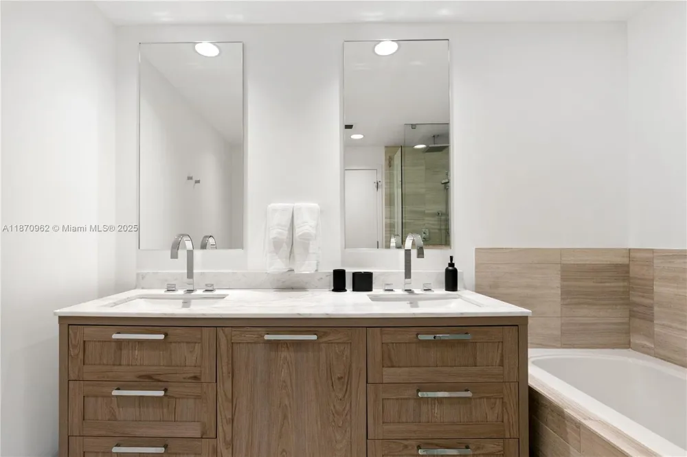 360 Ocean Dr #305S Key Biscayne, FL 33149