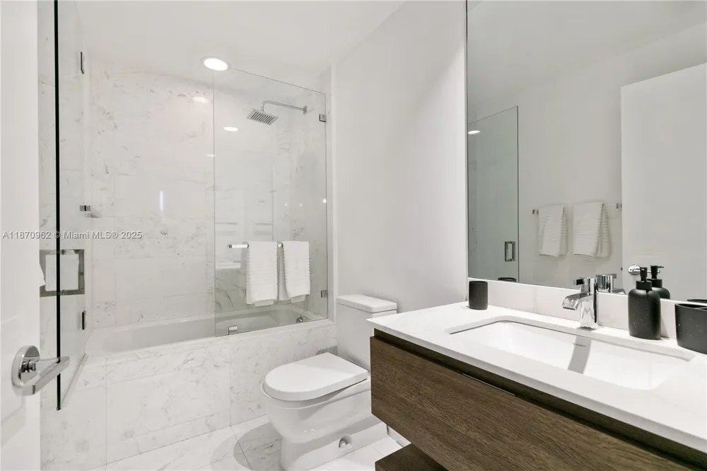 360 Ocean Dr #305S Key Biscayne, FL 33149
