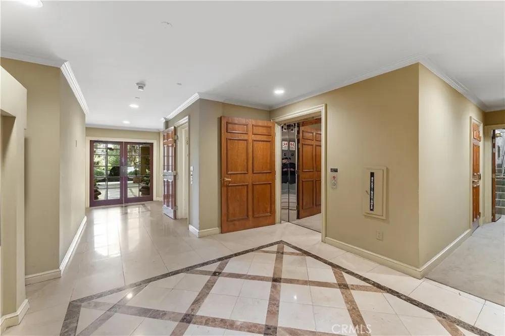 277 S Spalding Drive #201 Beverly Hills, CA 90212