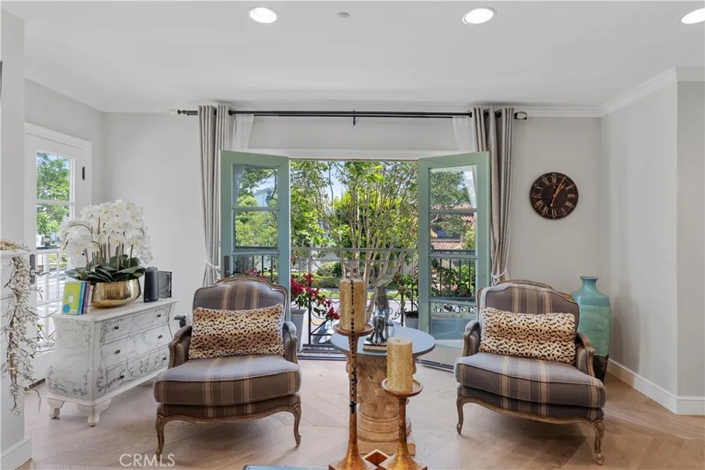 277 S Spalding Drive #201 Beverly Hills, CA 90212