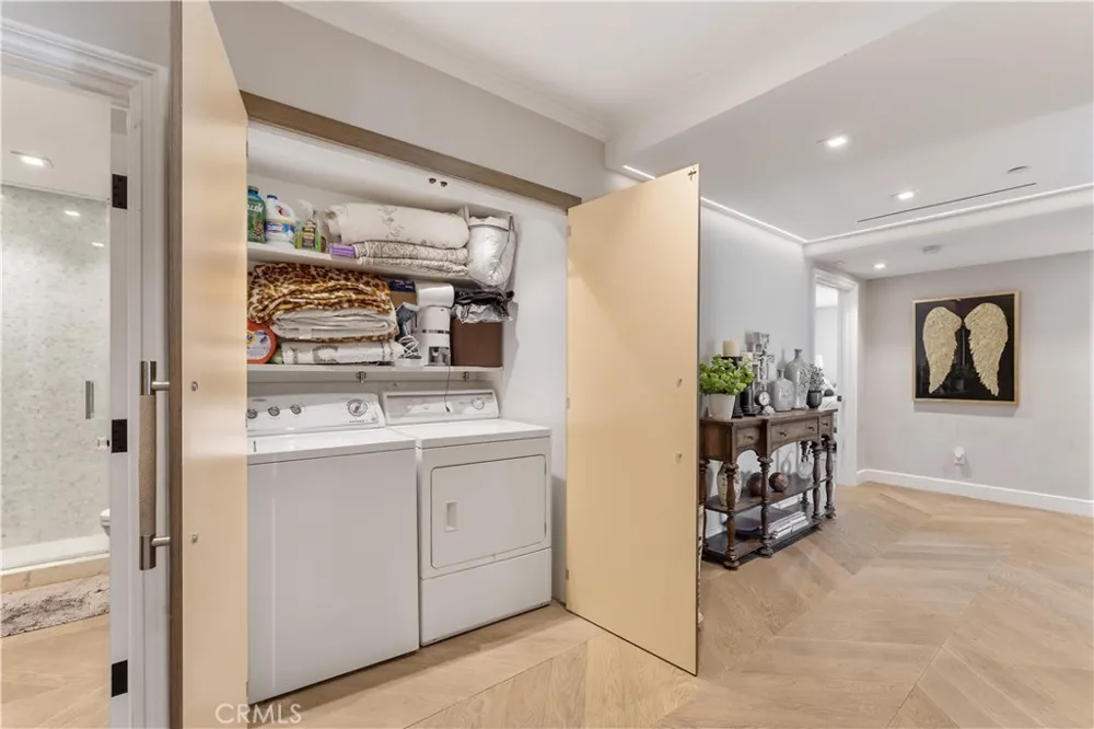 277 S Spalding Drive #201 Beverly Hills, CA 90212